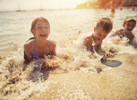 Childrens at the beach